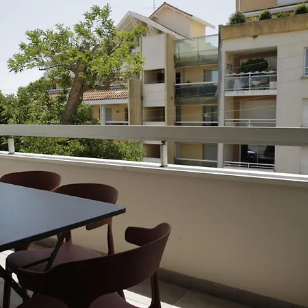 Les Pieds Dans L'eau